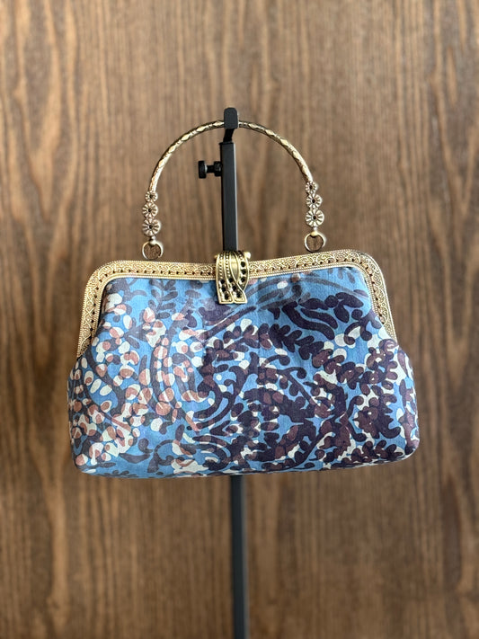 Metal Frame Kiss Lock Bag 05