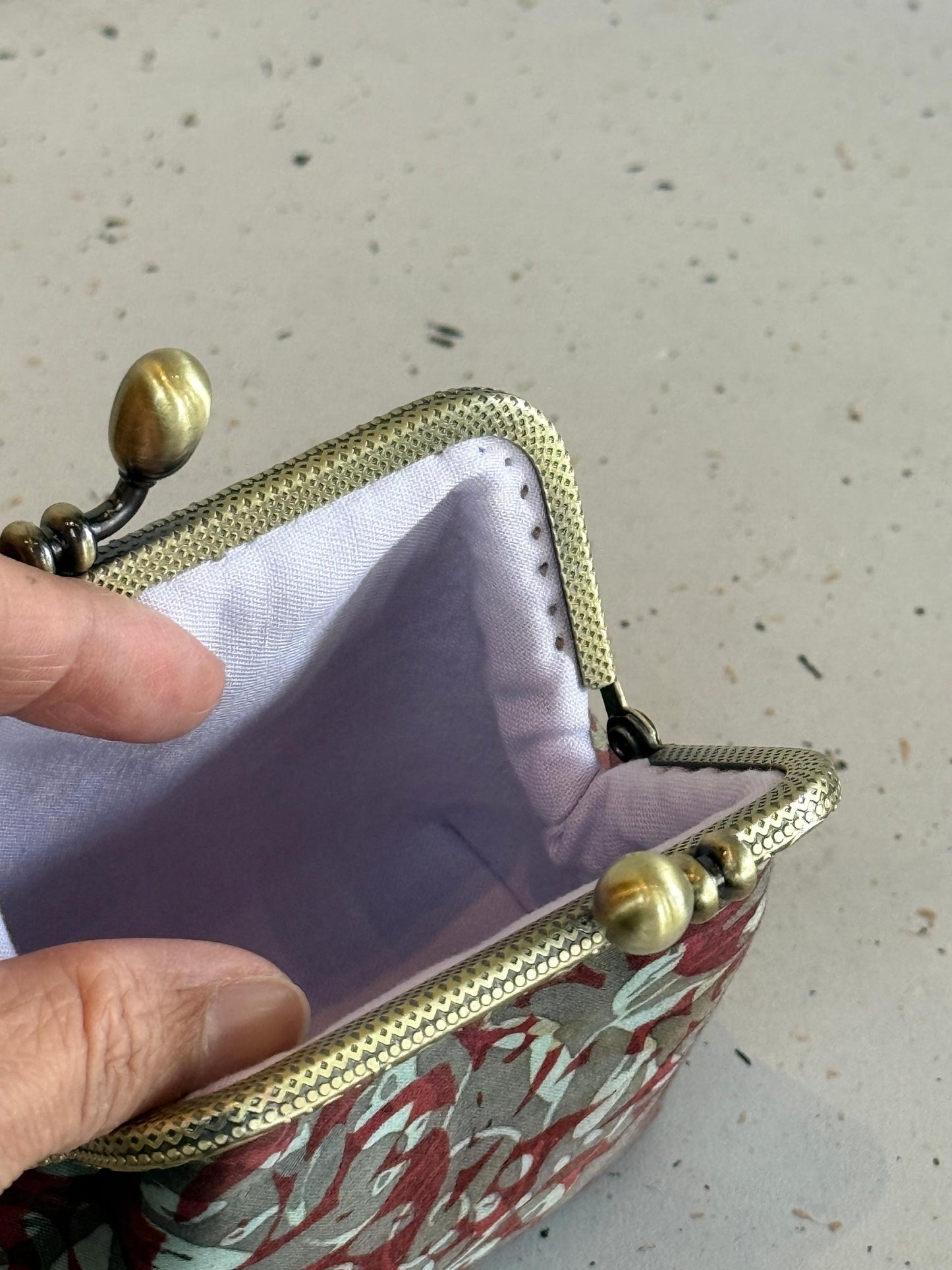 Kiss Lock Coin Pouch 01