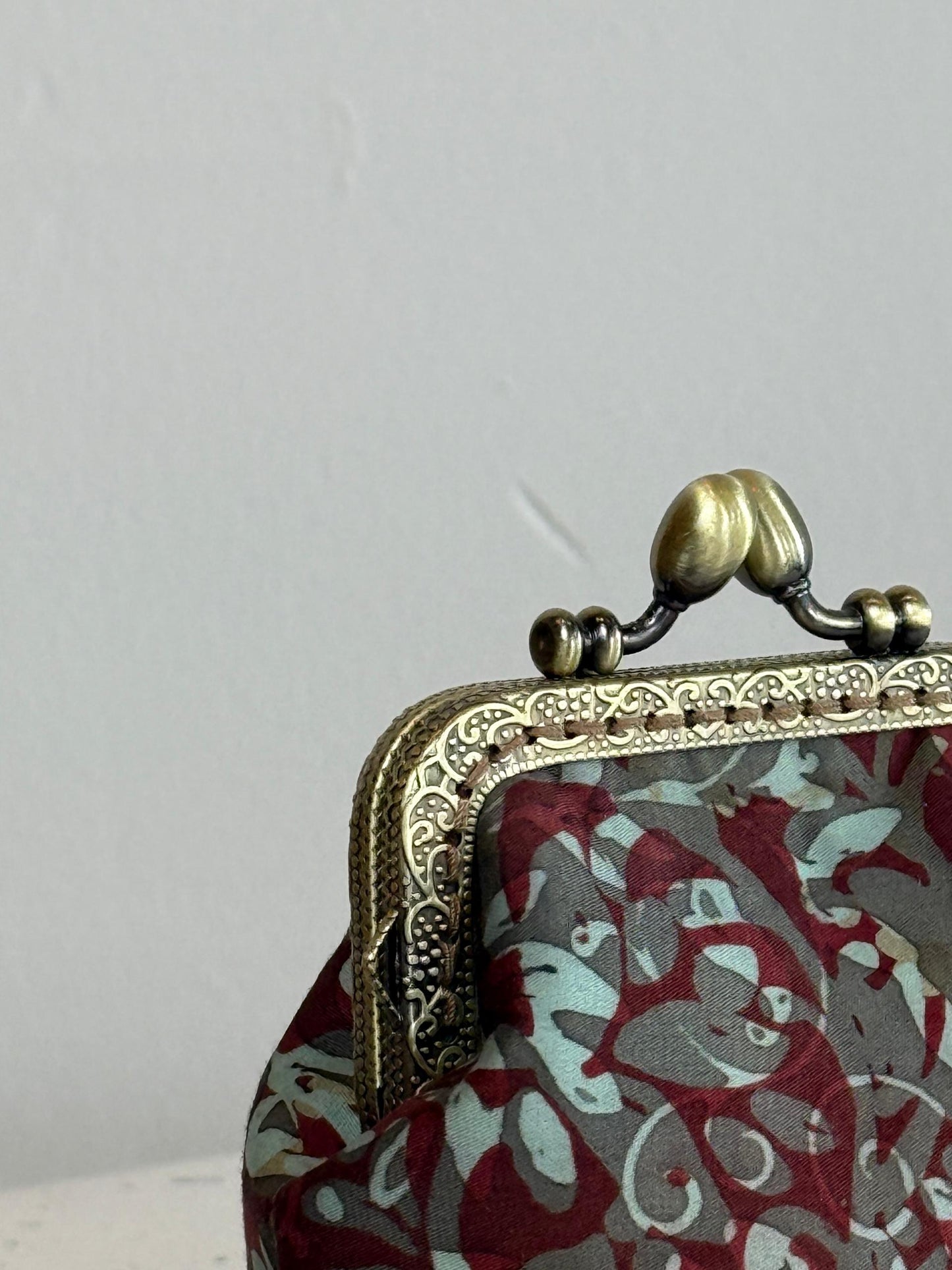 Kiss Lock Coin Pouch 01