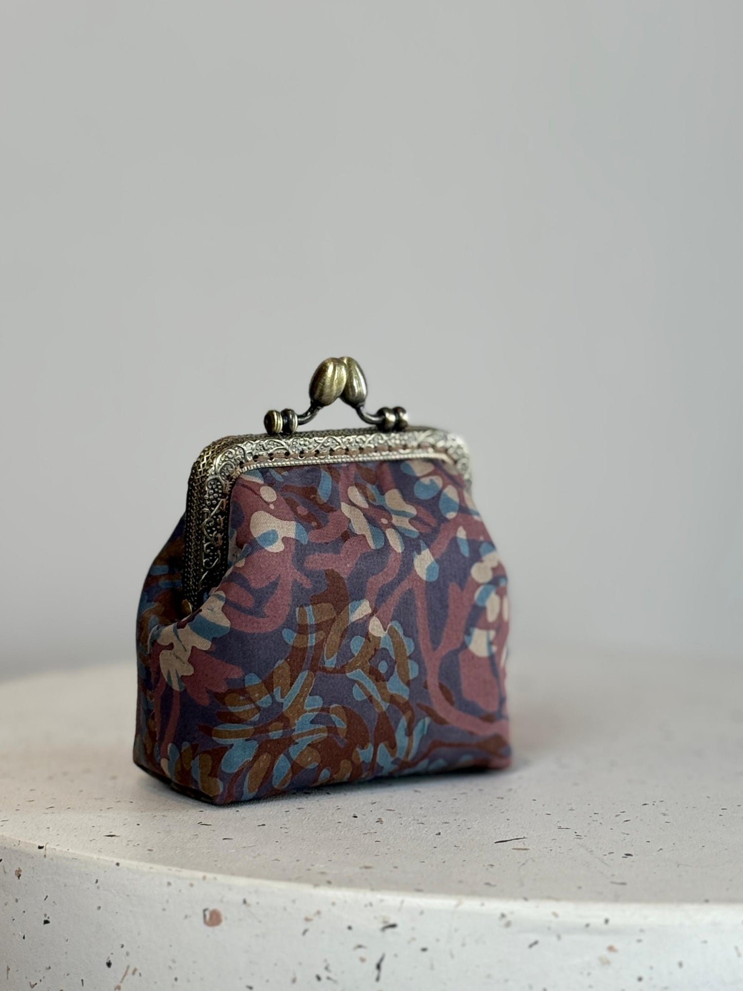 Kiss Lock Coin Pouch 04