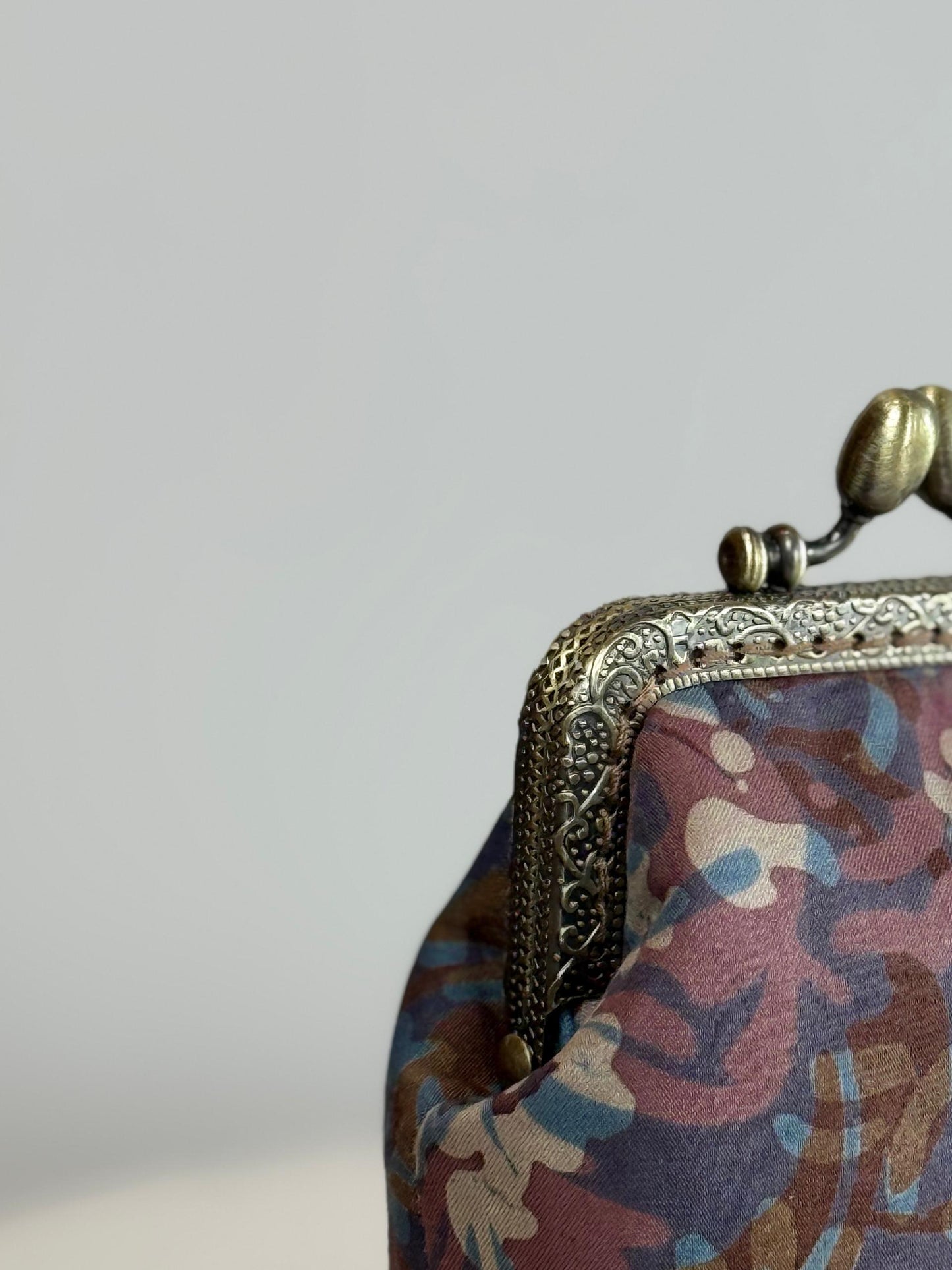 Kiss Lock Coin Pouch 04