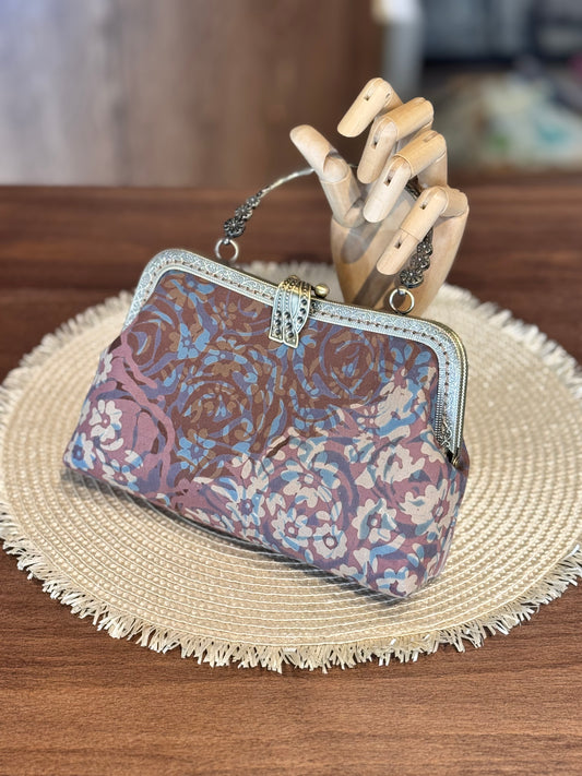 Metal Frame Kiss Lock Bag 06