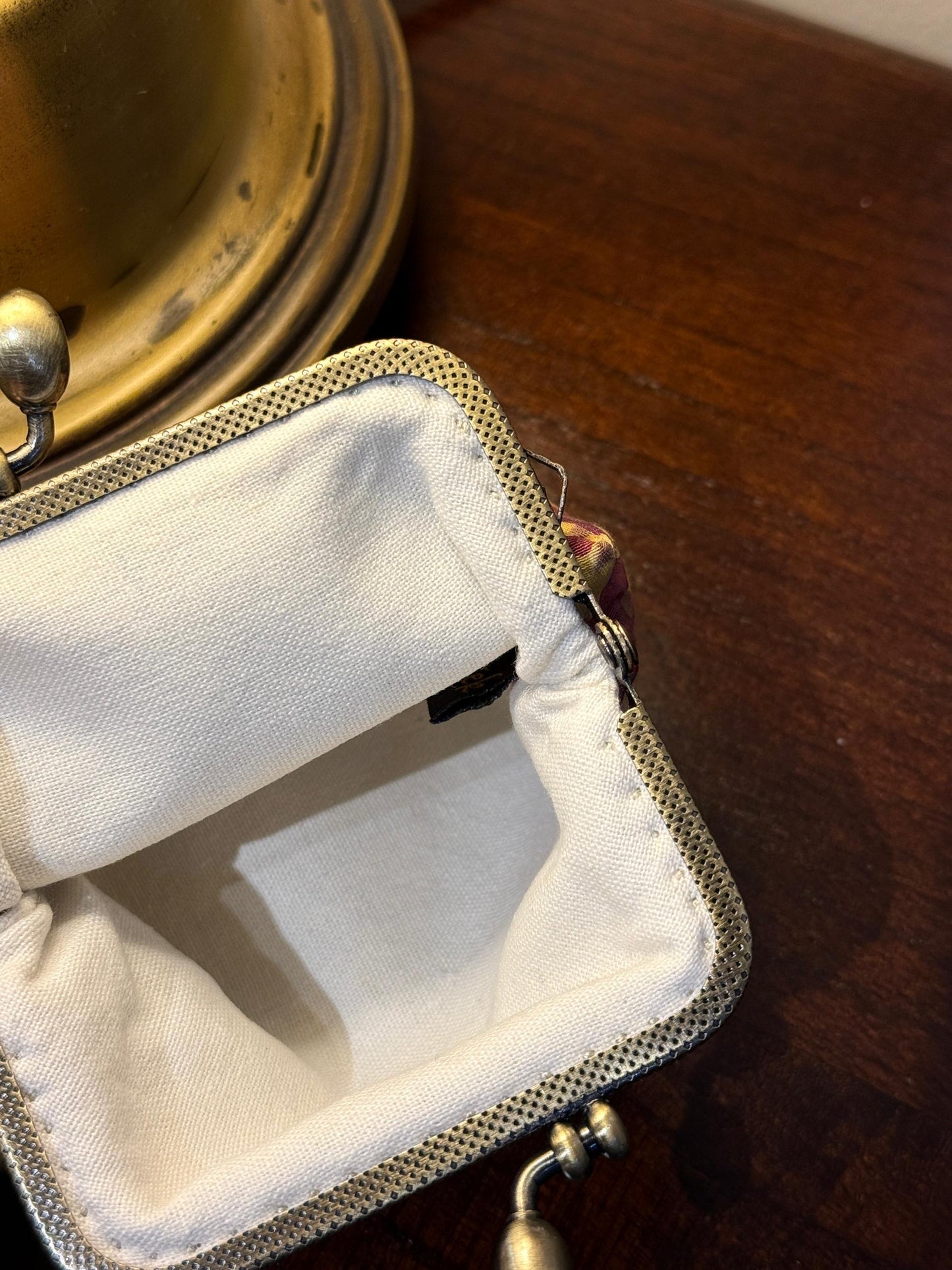 Kiss Lock Coin Pouch 09