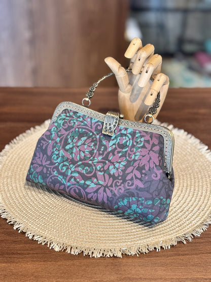 Metal Frame Kiss Lock Bag 01