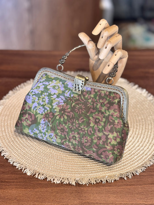 Metal Frame Kiss Lock Bag 05