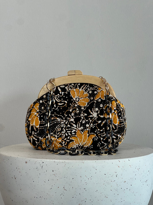 Wooden Frame Kisslock Sling Bag (small) - 01