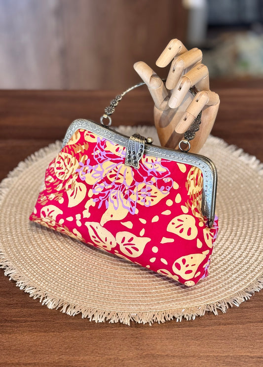 Metal Frame Kiss Lock Bag 03