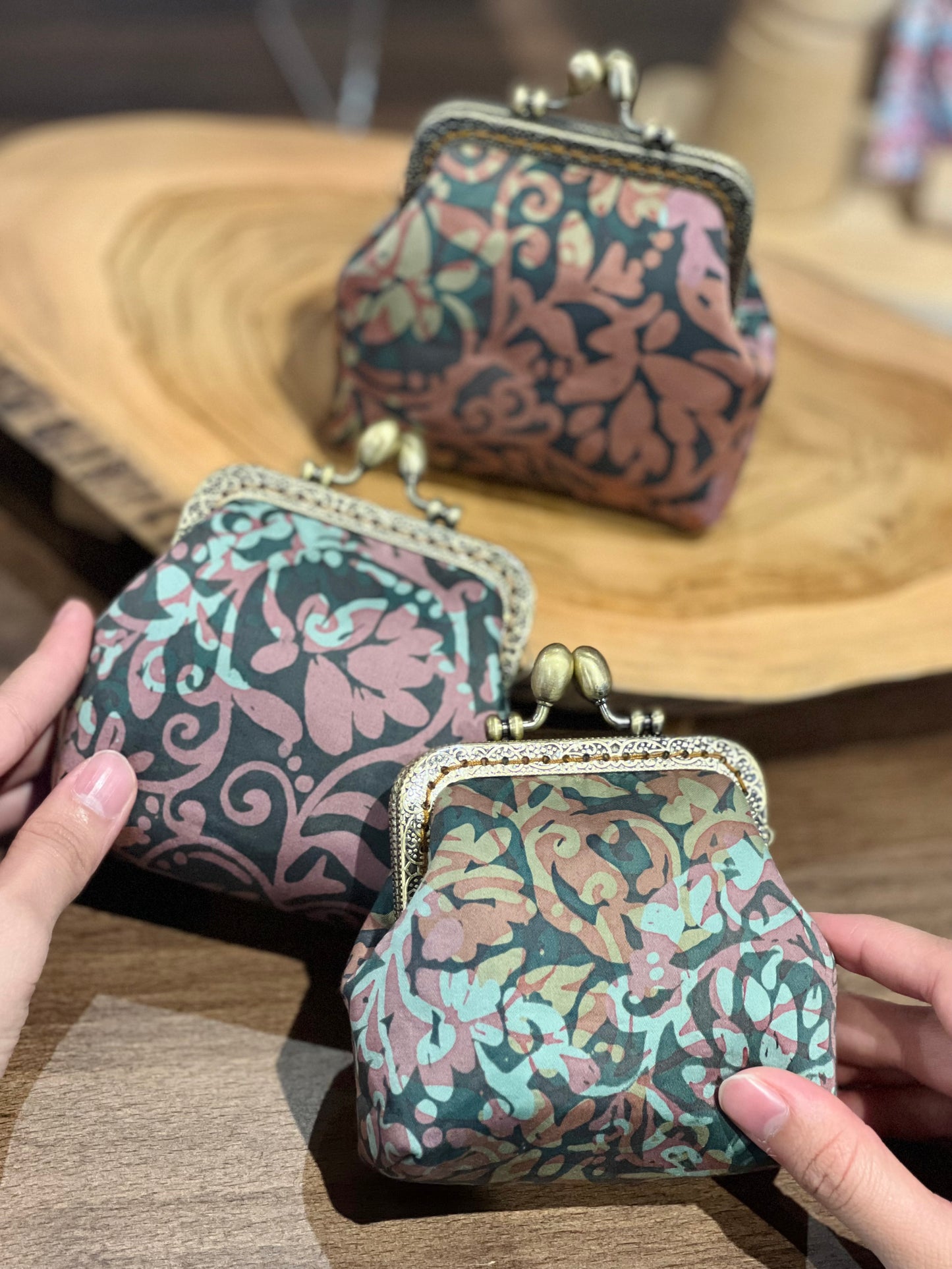 Kiss Lock Coin Pouch 16