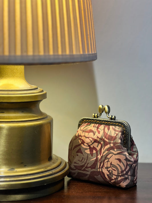 Kiss Lock Coin Pouch 08