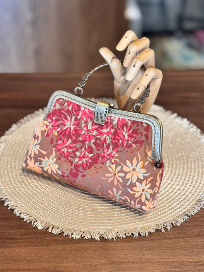 Metal Frame Kiss Lock Bag 04