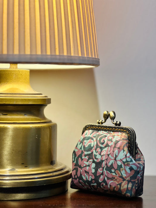 Kiss Lock Coin Pouch 16