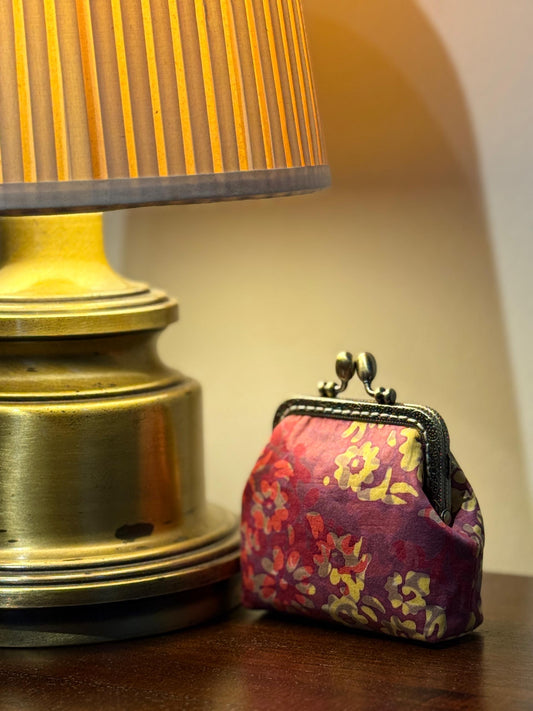 Kiss Lock Coin Pouch 01