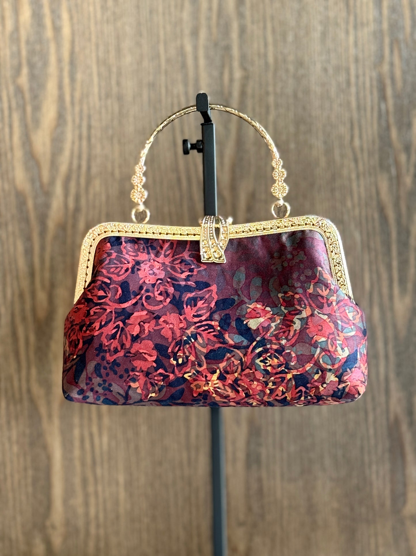 Metal Frame Kiss Lock Bag 10