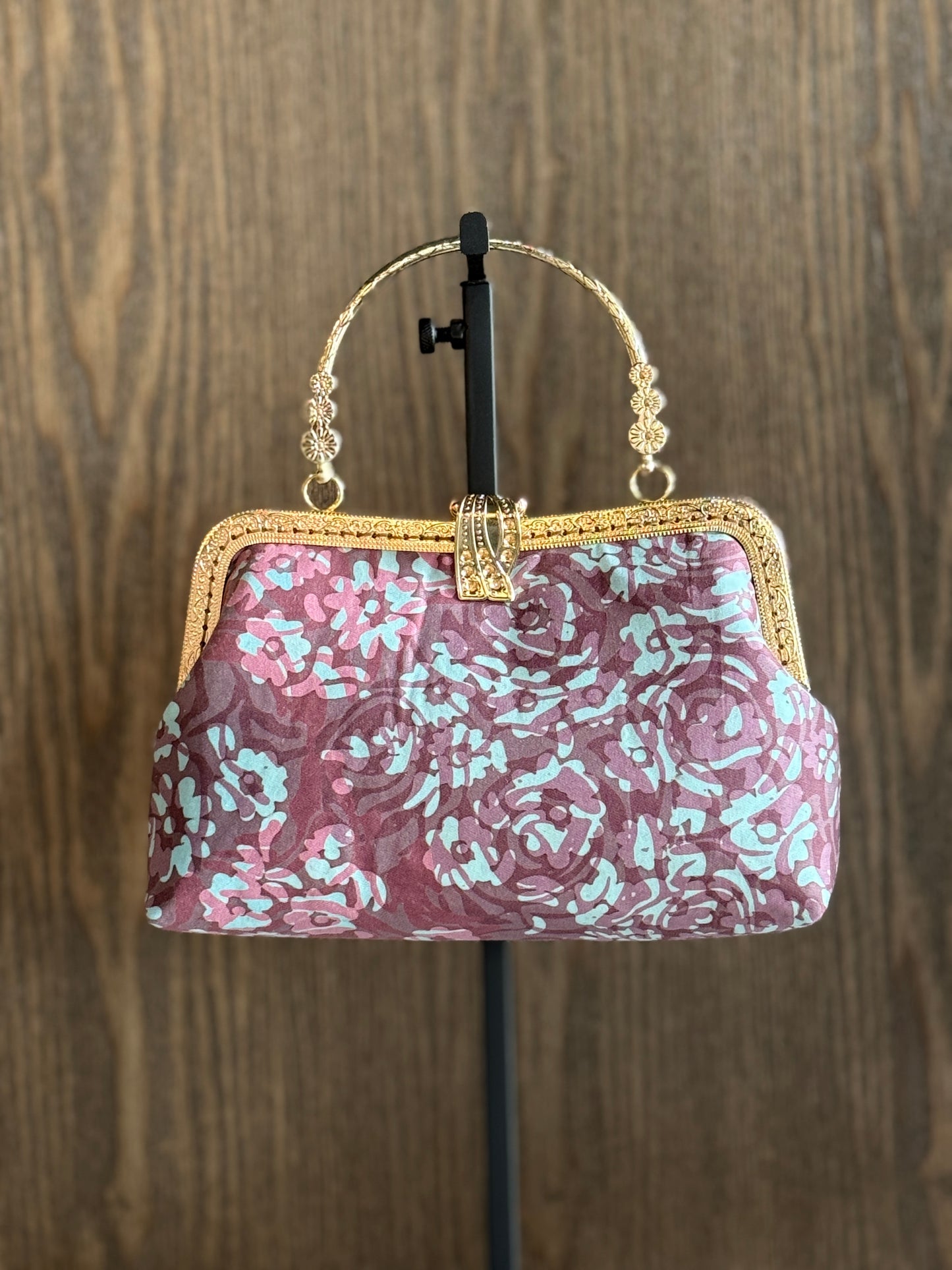 Metal Frame Kiss Lock Bag 12