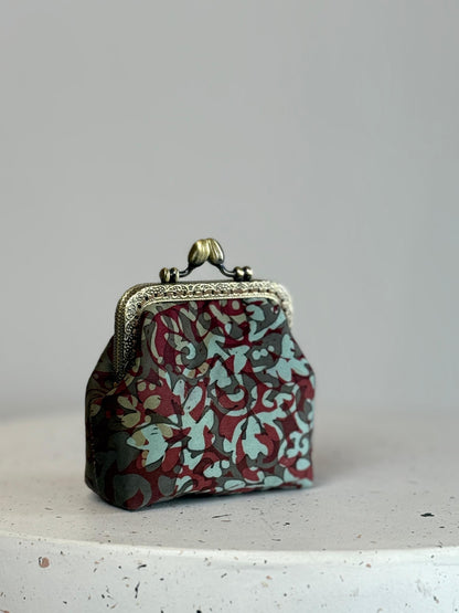Kiss Lock Coin Pouch 01