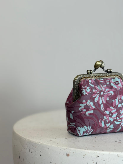 Kiss Lock Coin Pouch 03