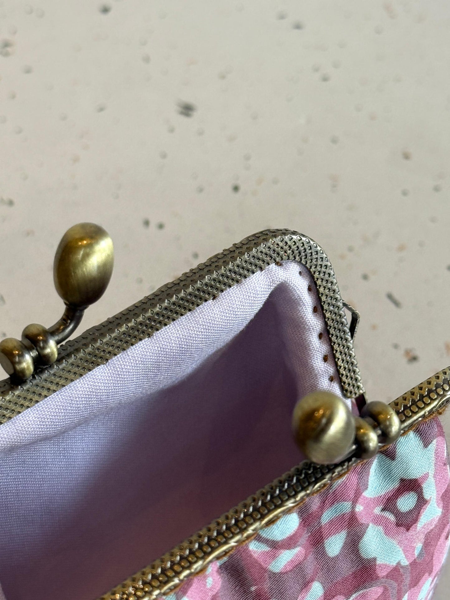 Kiss Lock Coin Pouch 03
