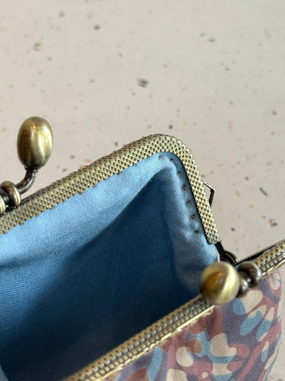 Kiss Lock Coin Pouch 04
